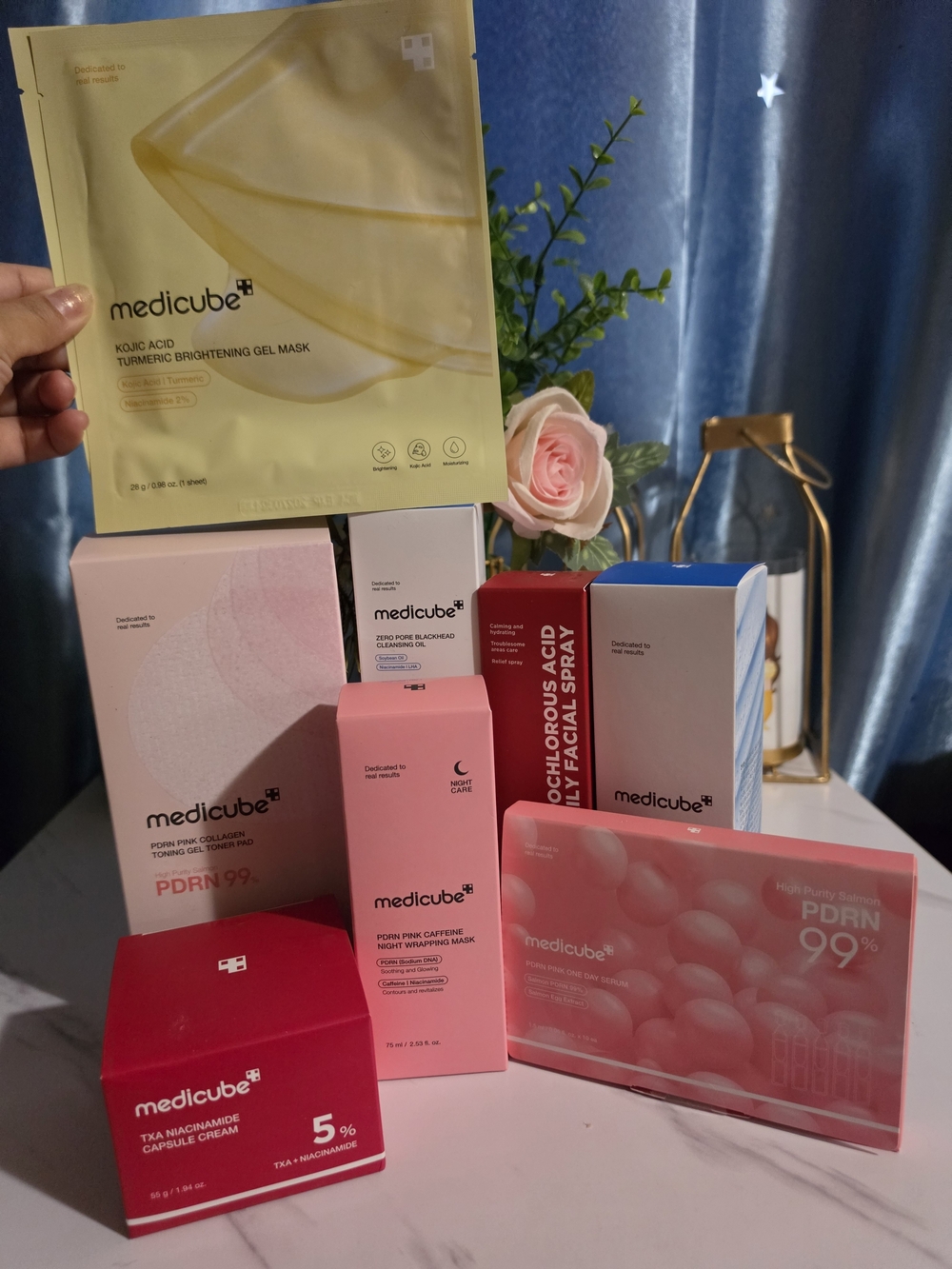 Medicube Women’s Brightening & Hydration Mask Set - Pink & Yellow